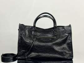 Picture of Balenciaga Handbags _SKUfw215658595fw